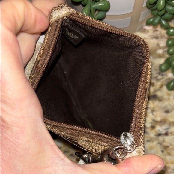 Vintage Signature C Coach Chic Brown and Cream Leather Patterned Wristlet - Picture 11 of 14